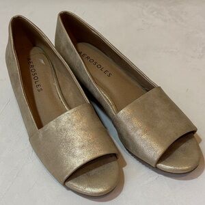 AEROSOLES Women's Metallic Gold Cork Wedges, size 9, like new!